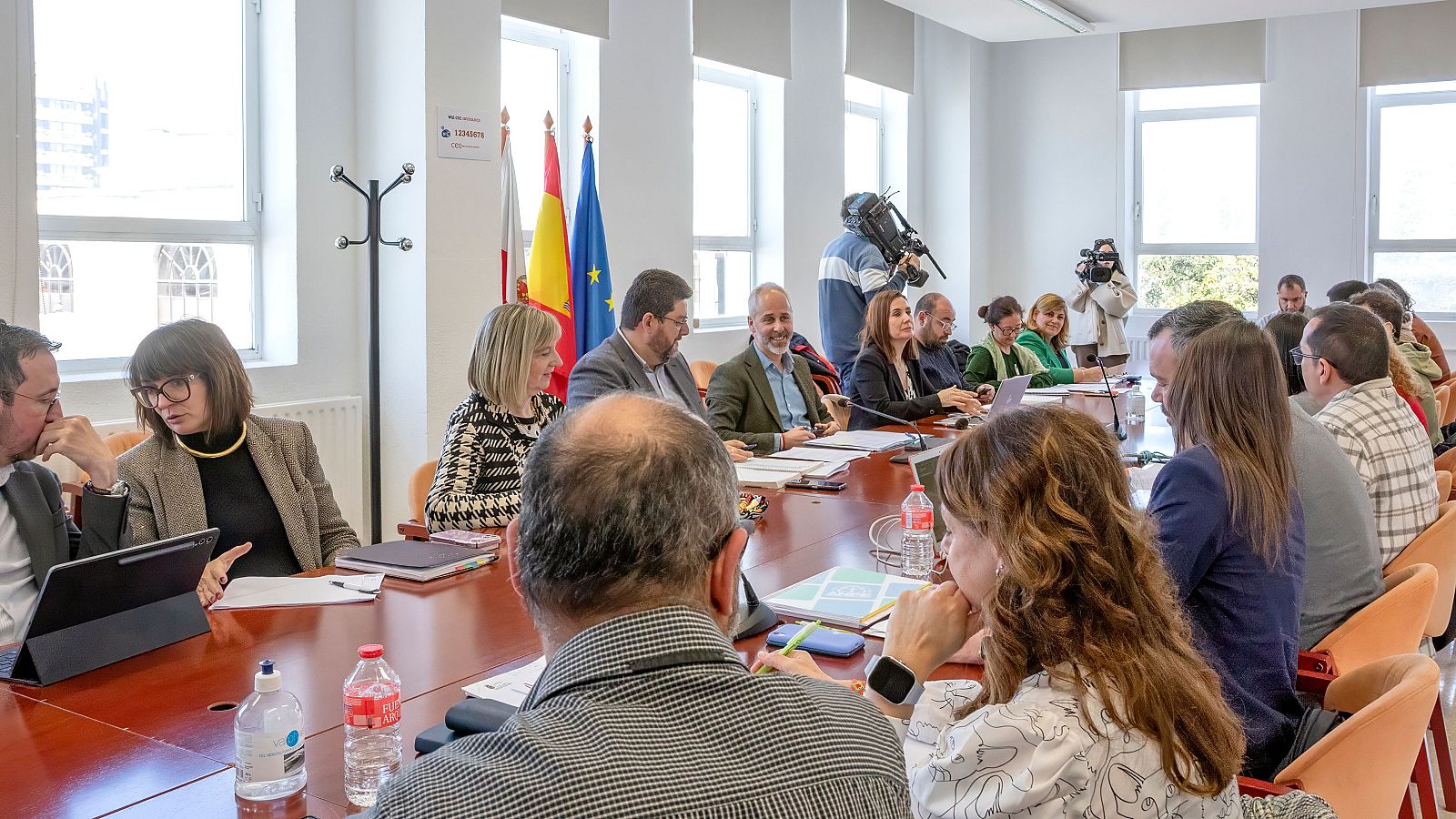 Educación y Junta de Personal Docente alcanzan un preacuerdo para la adecuación salarial - TeleCantabria | Ver