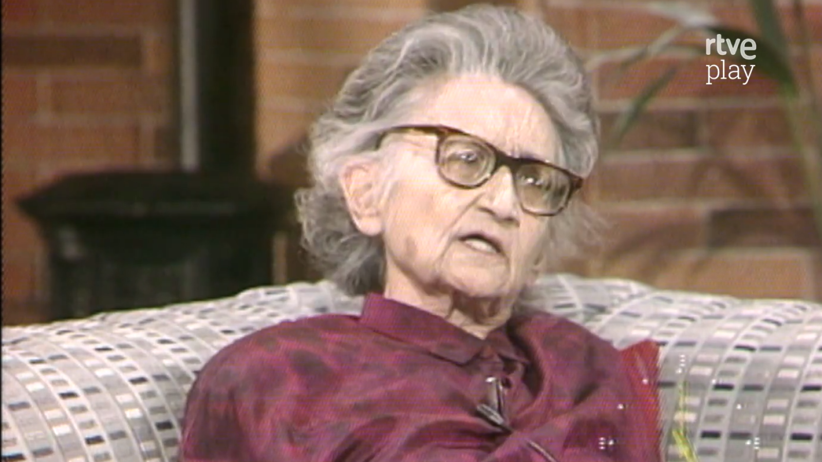 Telediario - Muere la poetisa Ernestina de Champourcín - Fue noticia en el Archivo de RTVE | Ver