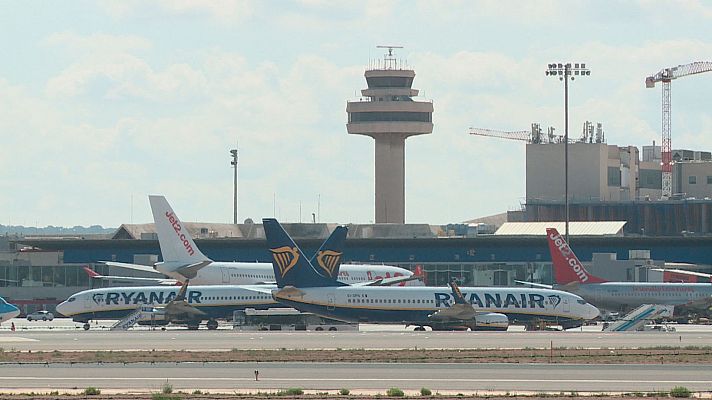 Informatiu Balear - Molts viatgers decideixen cancel·lar vols per mor de la guerra de l'Iran