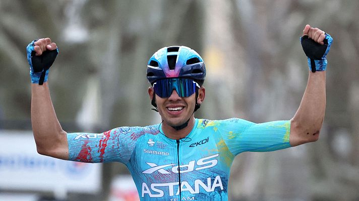 Ciclismo - Harold Tejada se impone en la etapa 6 de la París-Niza 2026; Vingegaard mantiene el liderato