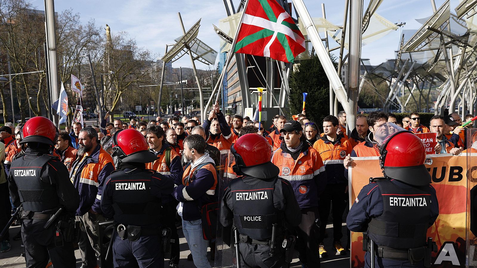 La mayoría sindical rechaza la última propuesta de Tubos Reunidos | RTVE Play - Ver ahora