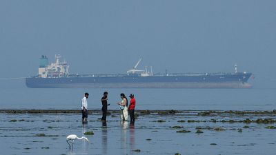 Trump ignora las sanciones a Putin y autoriza la compra temporal de petr�leo ruso ante la escalada de precios