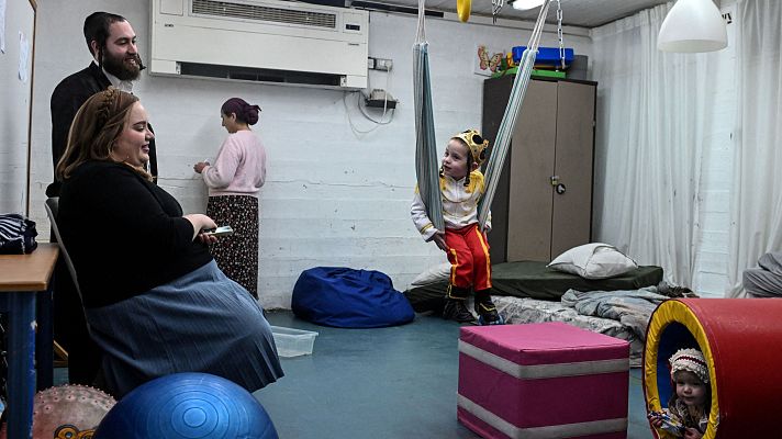 Telediario 1 - Haifa, la vida cotidiana entre sirenas: parkings y centros comerciales convertidos en refugios