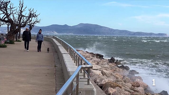L'Informatiu - Alertes per fort vent al Pirineu de Girona i al Prepirineu de Barcelona