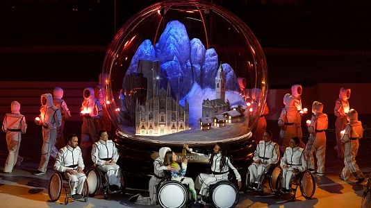 Milano Cortina se despide de los Juegos Paral�mpicos 2026 con Audrey Pascual portando la bandera de Espa�a