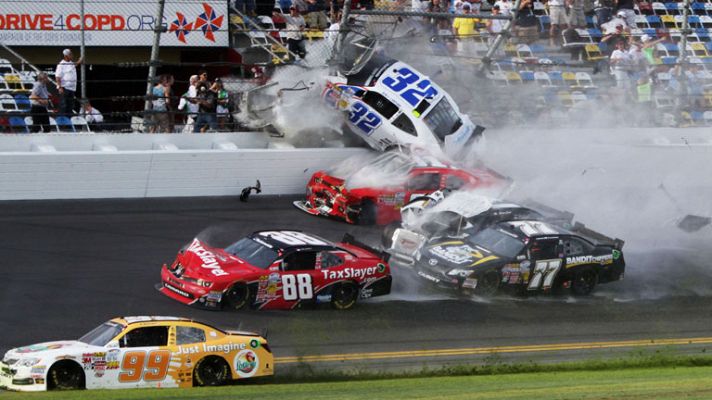 Informativo 24h - 15 heridos tras un brutal accidente en Daytona