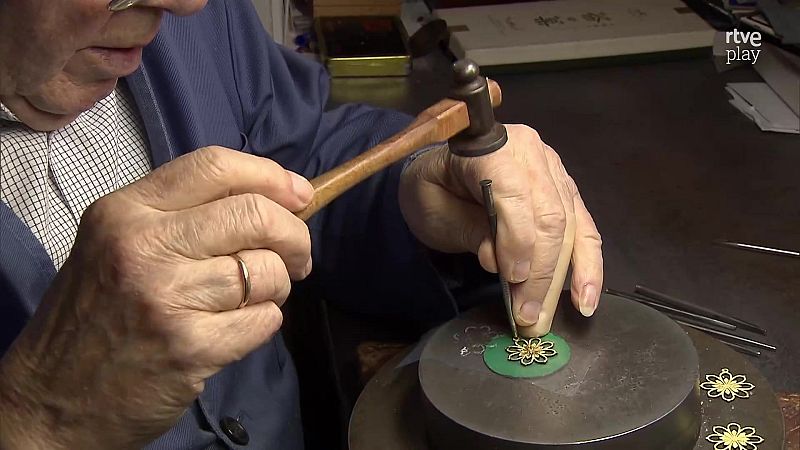 El oficio de damasquinar - Aquí hay trabajo | Ver