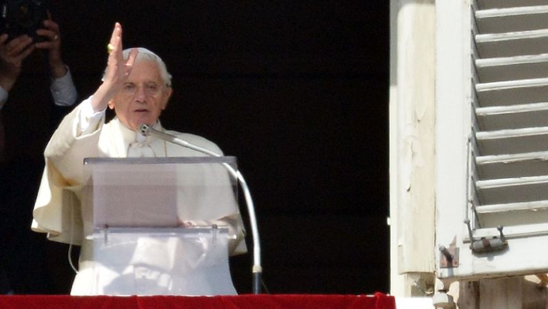 El papa dice que se retira a orar de un modo más adecuado a su edad y fuerzas