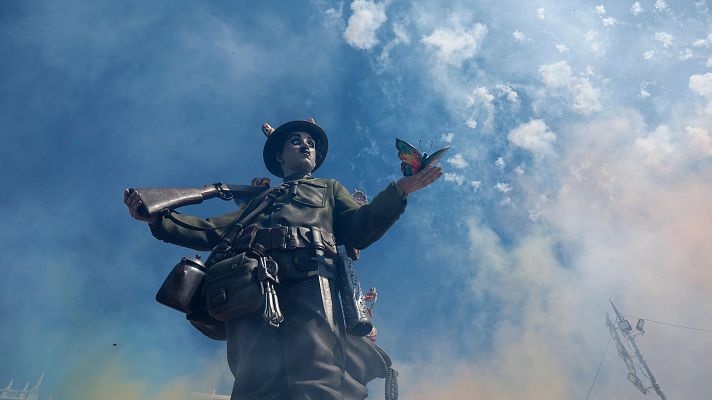 L'informatiu - Comunitat Valenciana - Mascletà del 16 de marzo desde la Plaza del Ayuntamiento de València