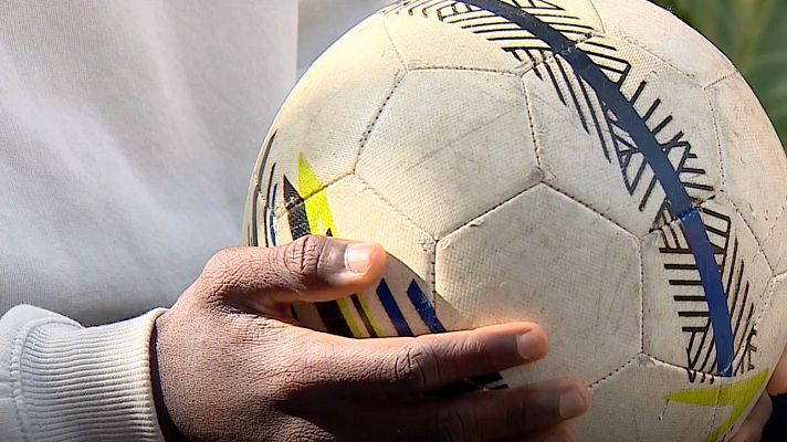 Telediario 1 - Las restricciones de la FIFA a los menores migrantes dificultan su integración