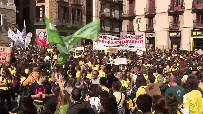L'Informatiu - Primera jornada de la vaga de docents amb mobilitzacions al Barcelonès i Baix Llobregat