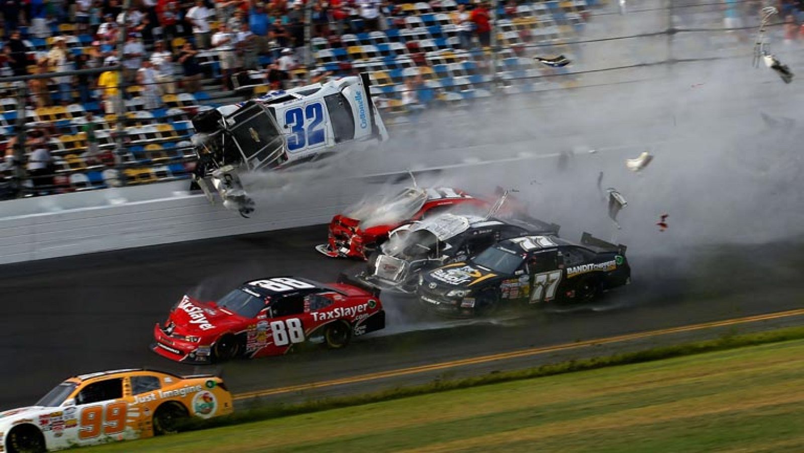 24 heridos tras un espectacular accidente en Daytona | Ver