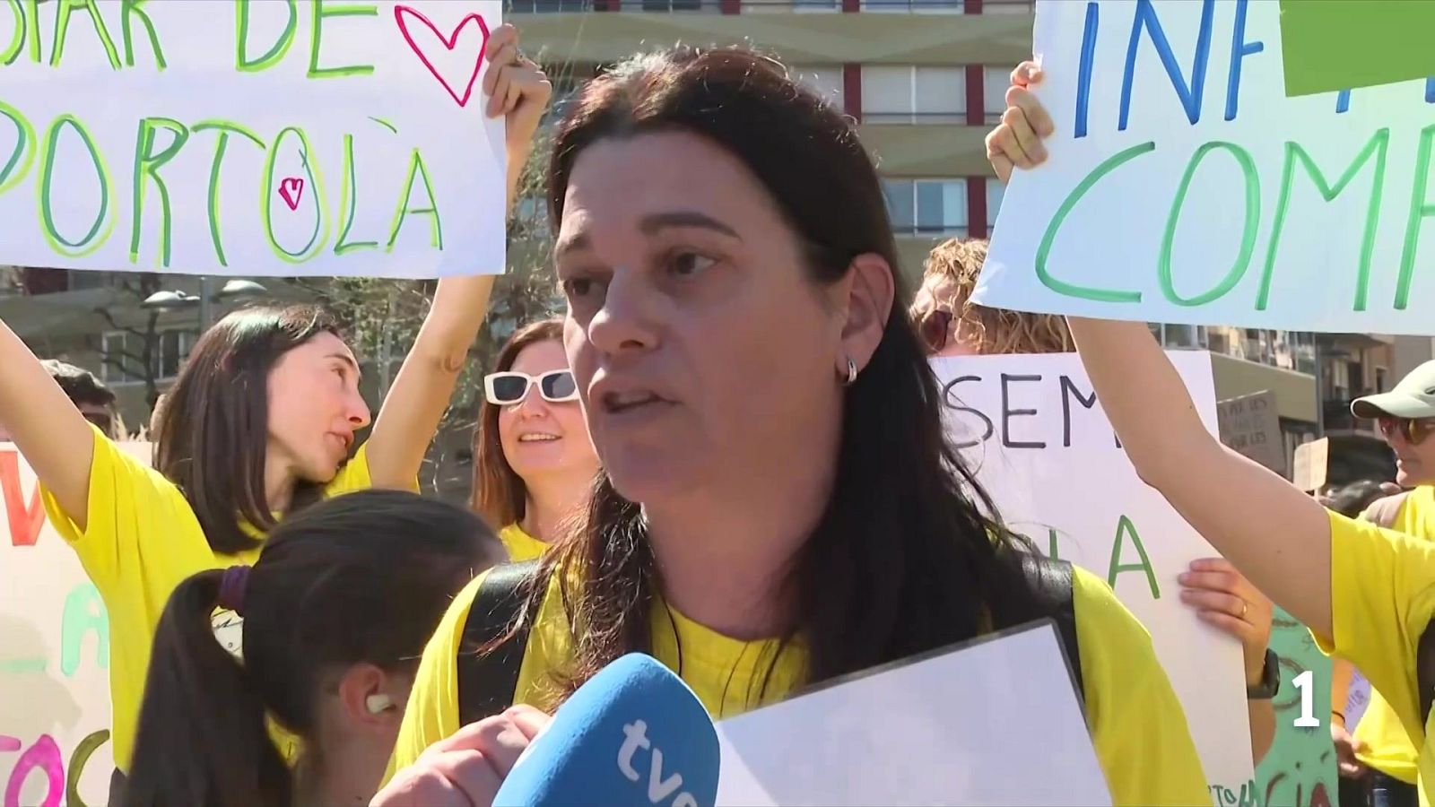 Els docents es concentren a Ponent en el tercer dia de vaga - L'Informatiu | Ver