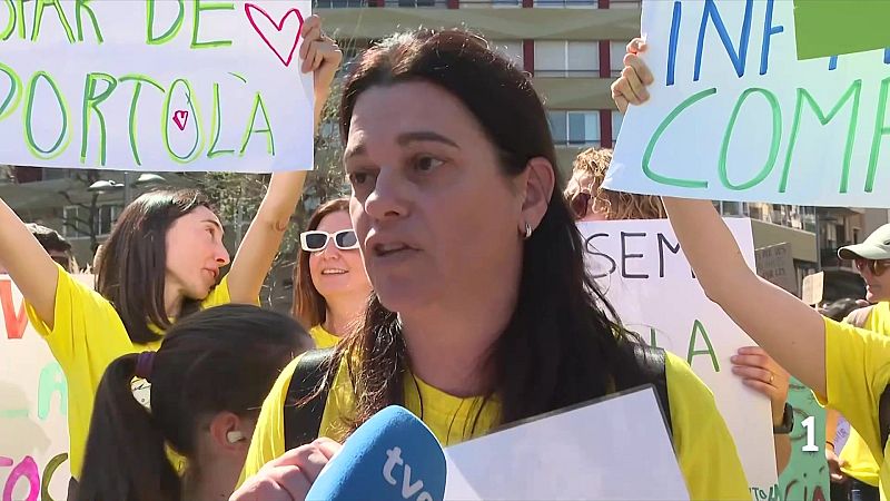 Els docents es concentren a Ponent en el tercer dia de vaga - L'Informatiu | Ver