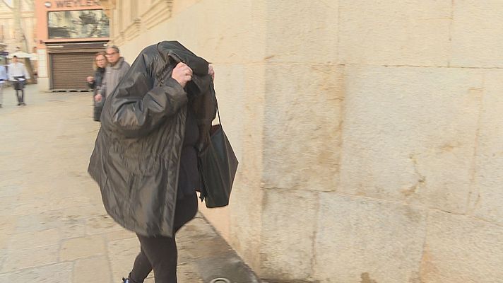 Informatiu Balear - La mare del nadó llançat a un contenidor: "És el pitjor error de la meva vida"