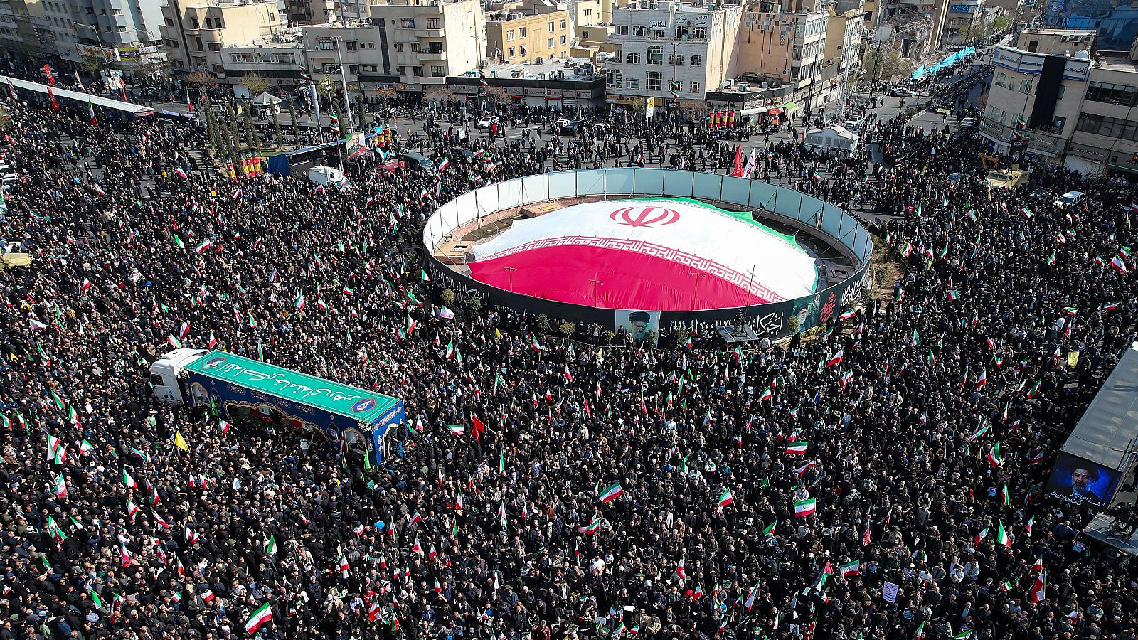Multitudinario funeral por Alí Larijani en Teherán - Telediario 1 | Ver