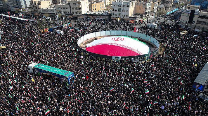 Telediario 1 - Miles de personas se suman en Teheran al funeral por Alí Larijani