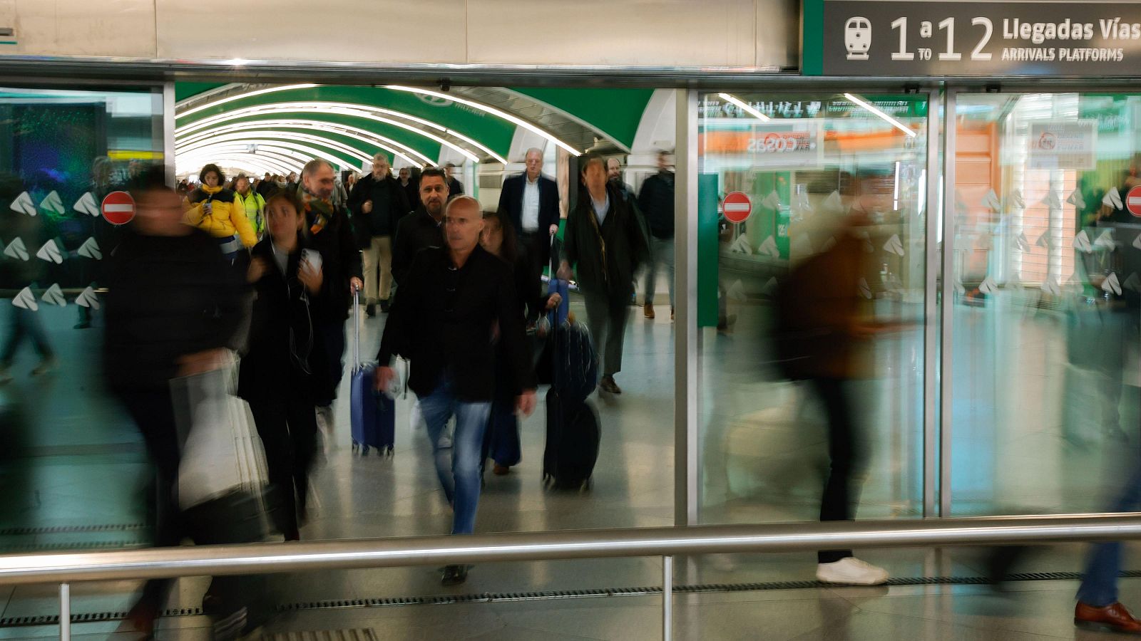 Jornada de caos en los trenes de alta velocidad | Ver