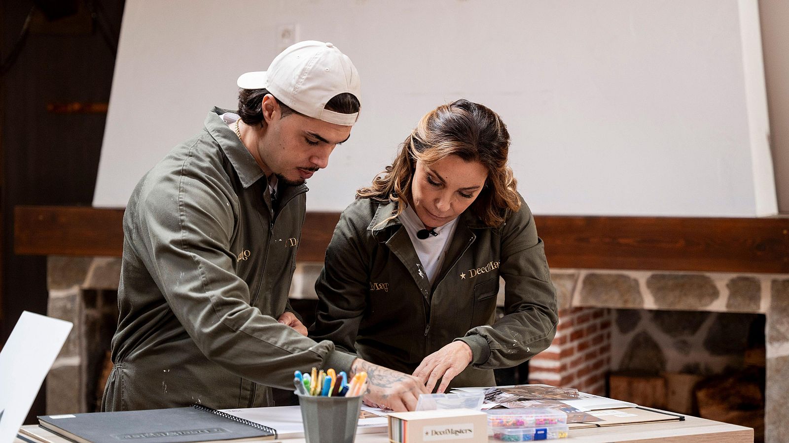 Mar Flores y Carlo recuerdan su vida en Villalba - Decomasters | Ver