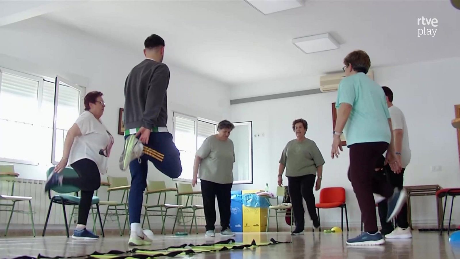 Gimnasio sobre ruedas - Aquí hay trabajo | Ver