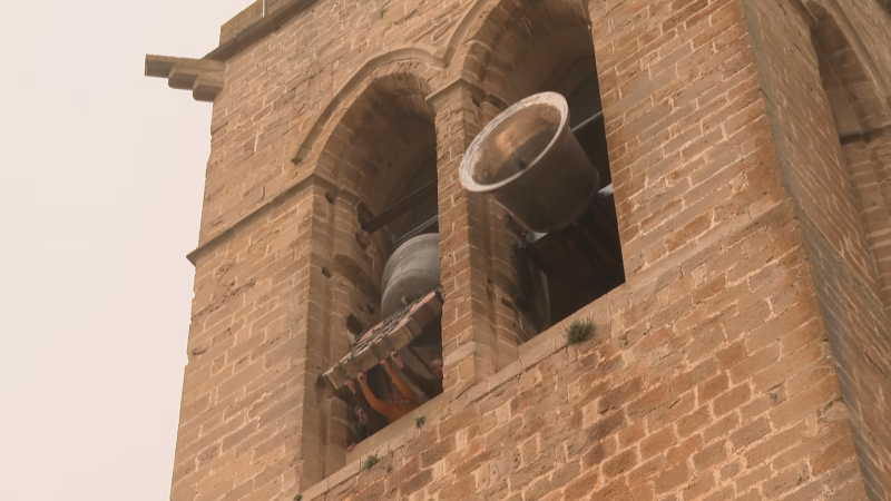La réplica de la campana 'Saturnina' vuelve a sonar en Artajona - Telenavarra | Ver