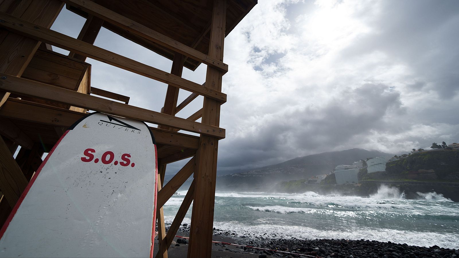 La borrasca Therese golpea Canarias - Telediario 1 | Ver