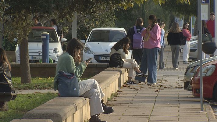 Informatiu Balear - Només un 26% de les assignatures a la UIB són en català