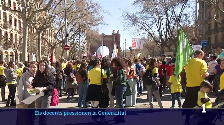 L'Informatiu - La vaga educativa s'estén i arriba al Parlament