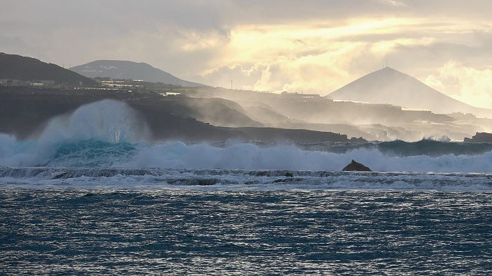 Telediario 1 - La borrasca Therese se reactiva en Canarias con lluvias muy intensas