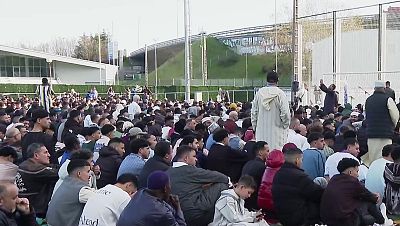 Comunidad musulmana celebra el fin del Ramad�n con una oraci�n comunitaria en Bilbao | RTVE Play - Ver ahora