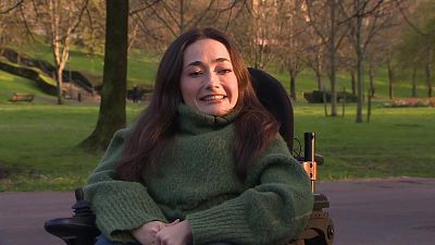 Nerea padece una enfermedad rara, trabaja como responsable financiera en una cadena hotelera, tiene dos carreras universitarias y est� finalizando un m�ster | RTVE Play - Ver ahora