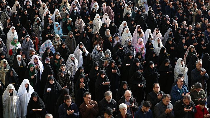 Telediario Fin de Semana - Seguidores del régimen iraní celebran el fin del Ramadán