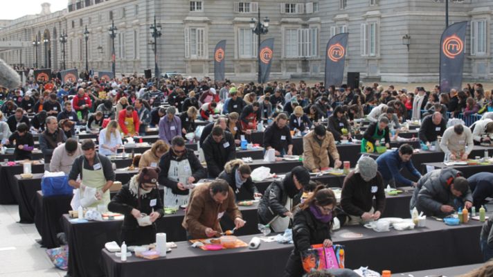 La mañana - 453 personas en el macrocasting