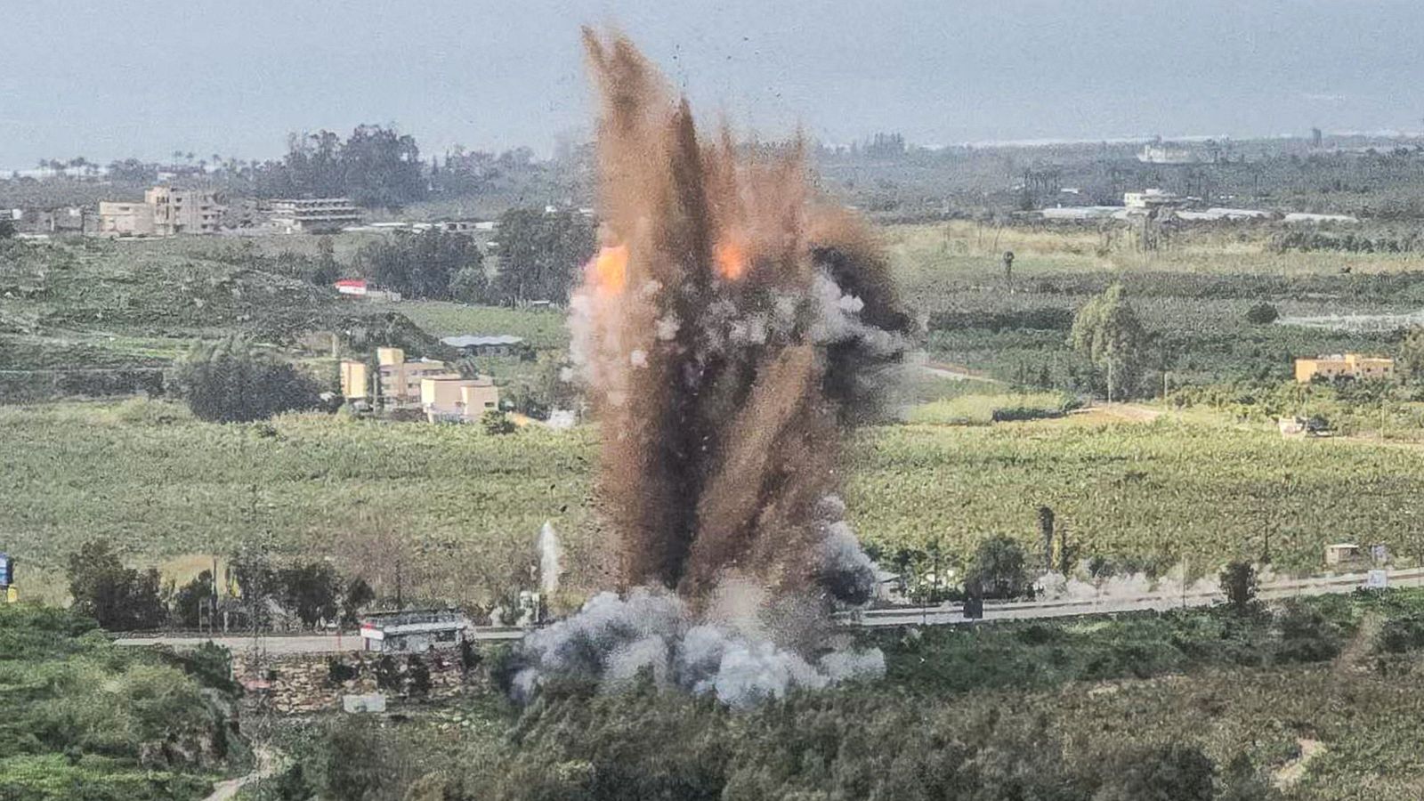 Israel ordena destruir los puentes que unen el sur del Líbano | Ver
