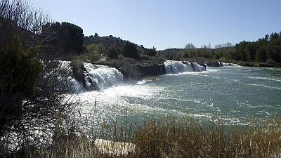 Los acuíferos de Castilla-La Mancha, a rebosar tras el tren de borrascas: así fluyen las cascadas en las Lagunas de Ruidera