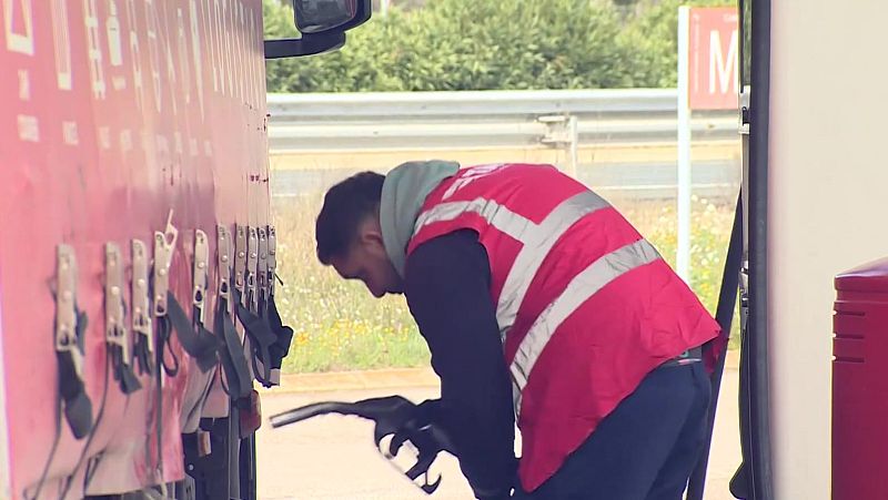 Primer día laborable con el descenso del IVA de los carburantes - Noticias Aragón | Ver