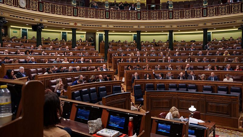 PSOE y Sumar presionan al PP para que apoye el decreto anticrisis que se votará esta semana en el Congreso de los Diputados. La Moncloa destaca el ahorro de 20 euros por depósito de combustible y ven difícil que se vote en contra. Los populares no desvelan qué harán por ahora, solo dicen que van a pedir al Gobierno más medidas a través de una carta.