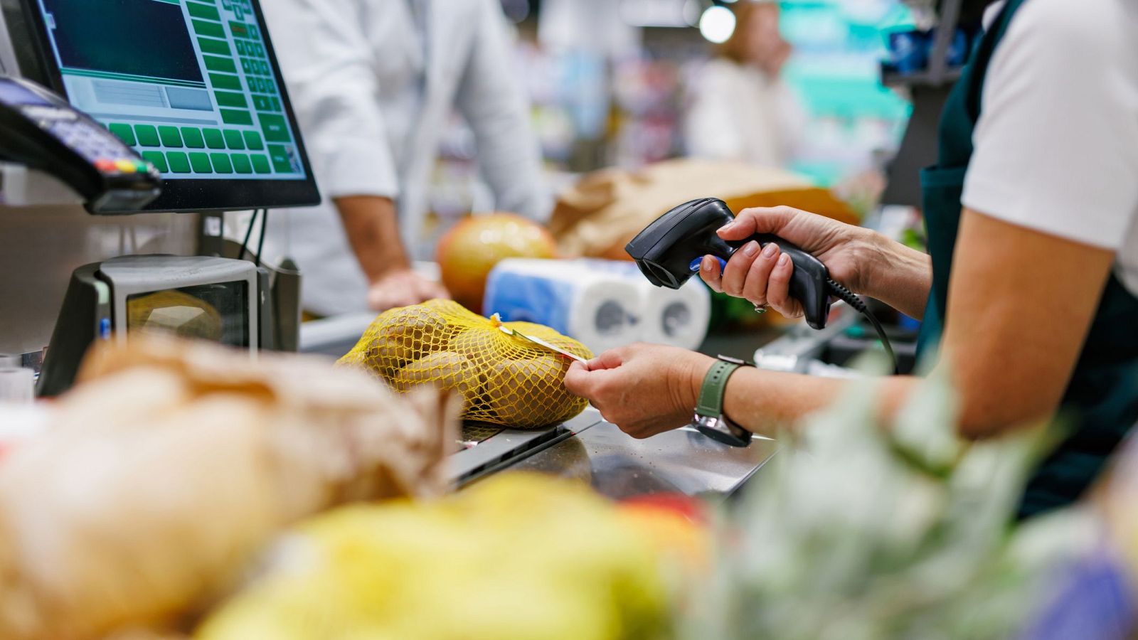 Los alimentos, más caros por la guerra en Oriente Medio | Ver