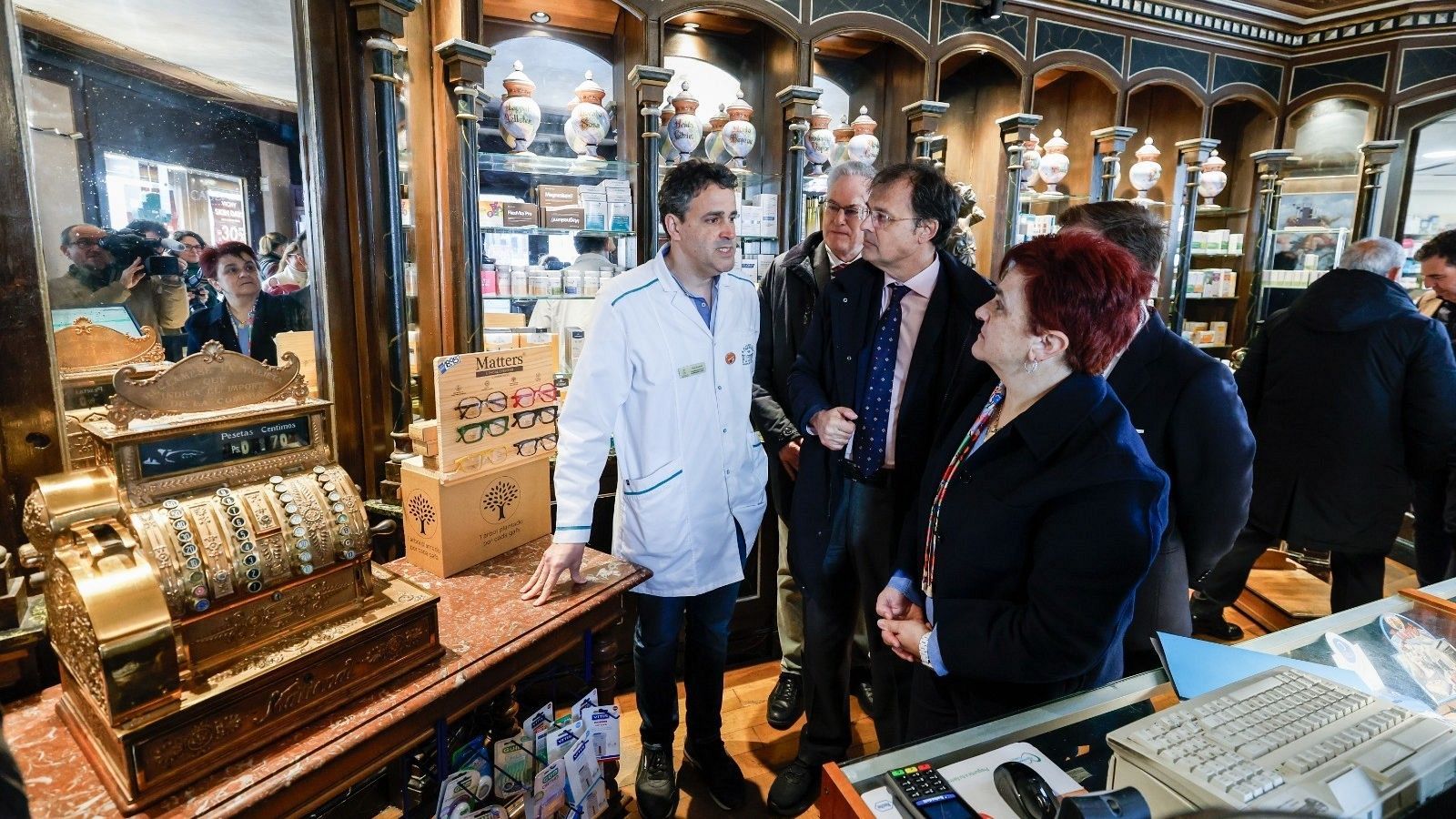 Euskadi avanza en la integración plena de la farmacia comunitaria en el sistema de salud | RTVE Play - Ver ahora