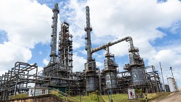 El barril de petr�leo baja de los 100 d�lares y las bolsas suben despu�s de que Trump aplace atacar a energ�ticas