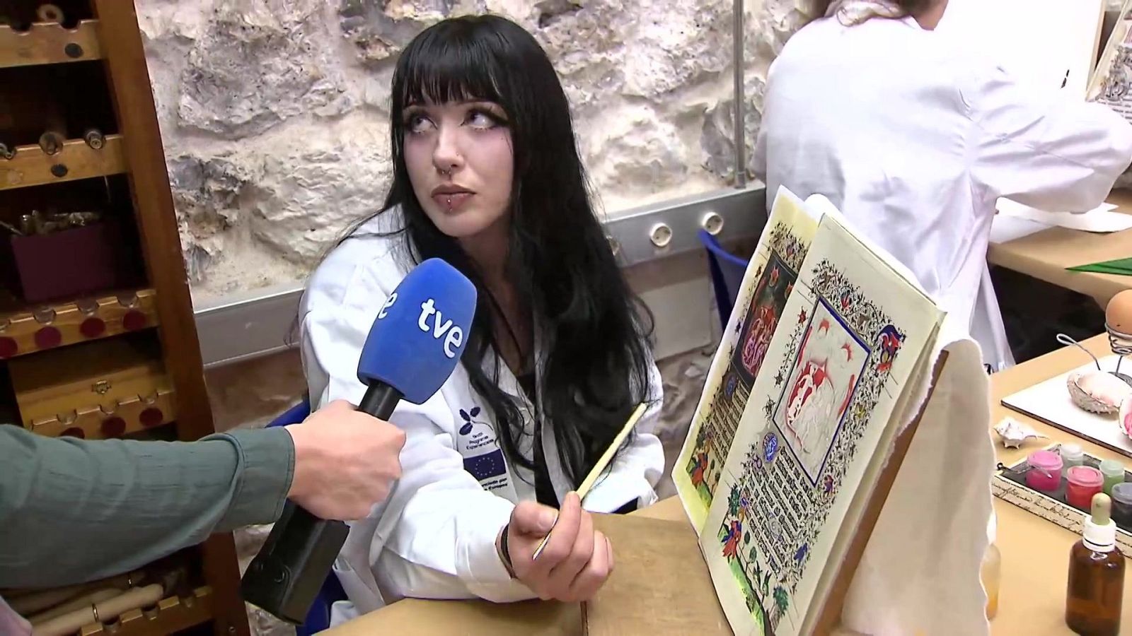 Escuela Taller de Encuadernación Patrimonio Nacional - Aquí hay trabajo | Ver