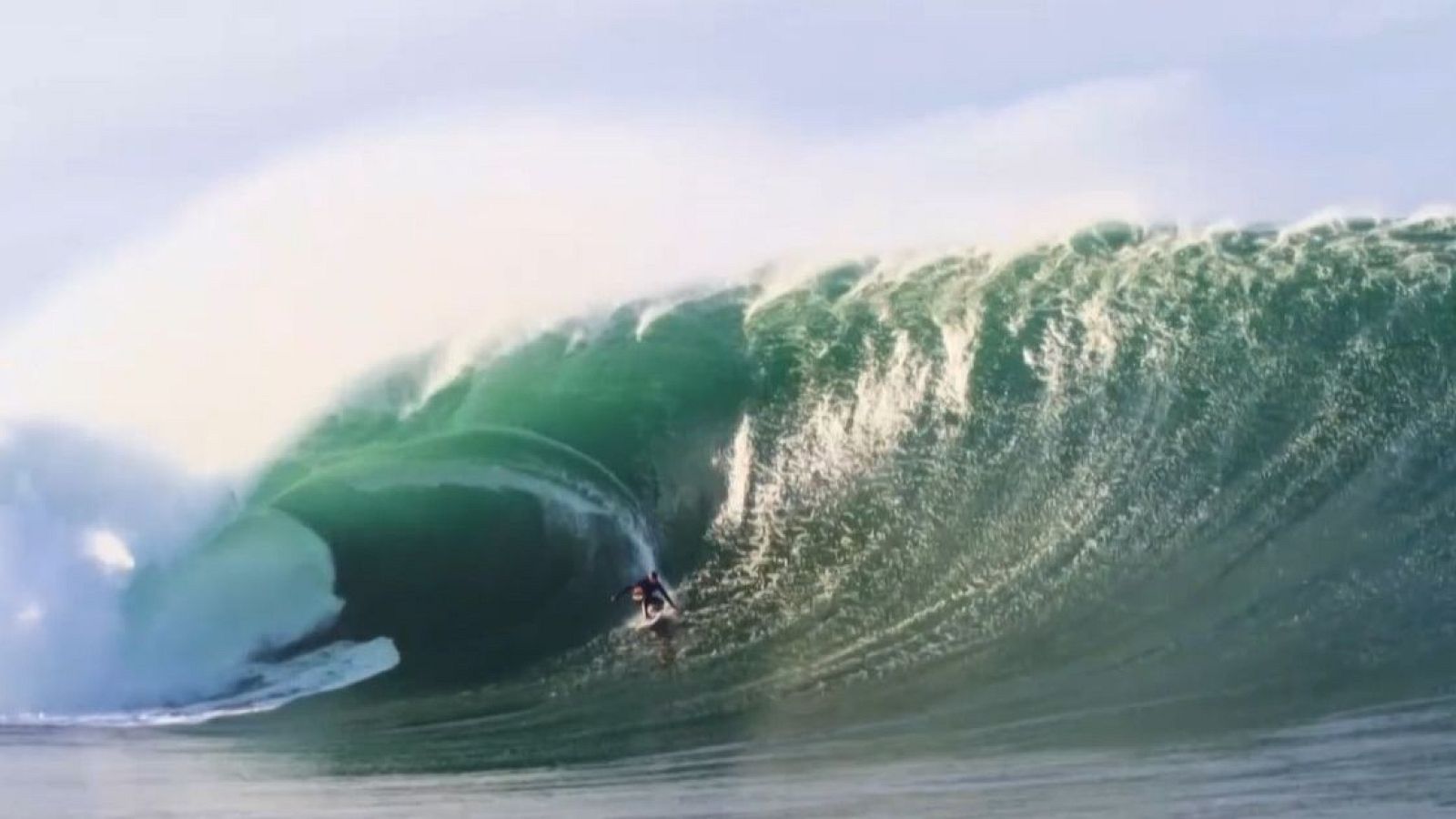 Natxo González 'doma' la ola más pesada jamás surfeada - Diario 24 | Ver