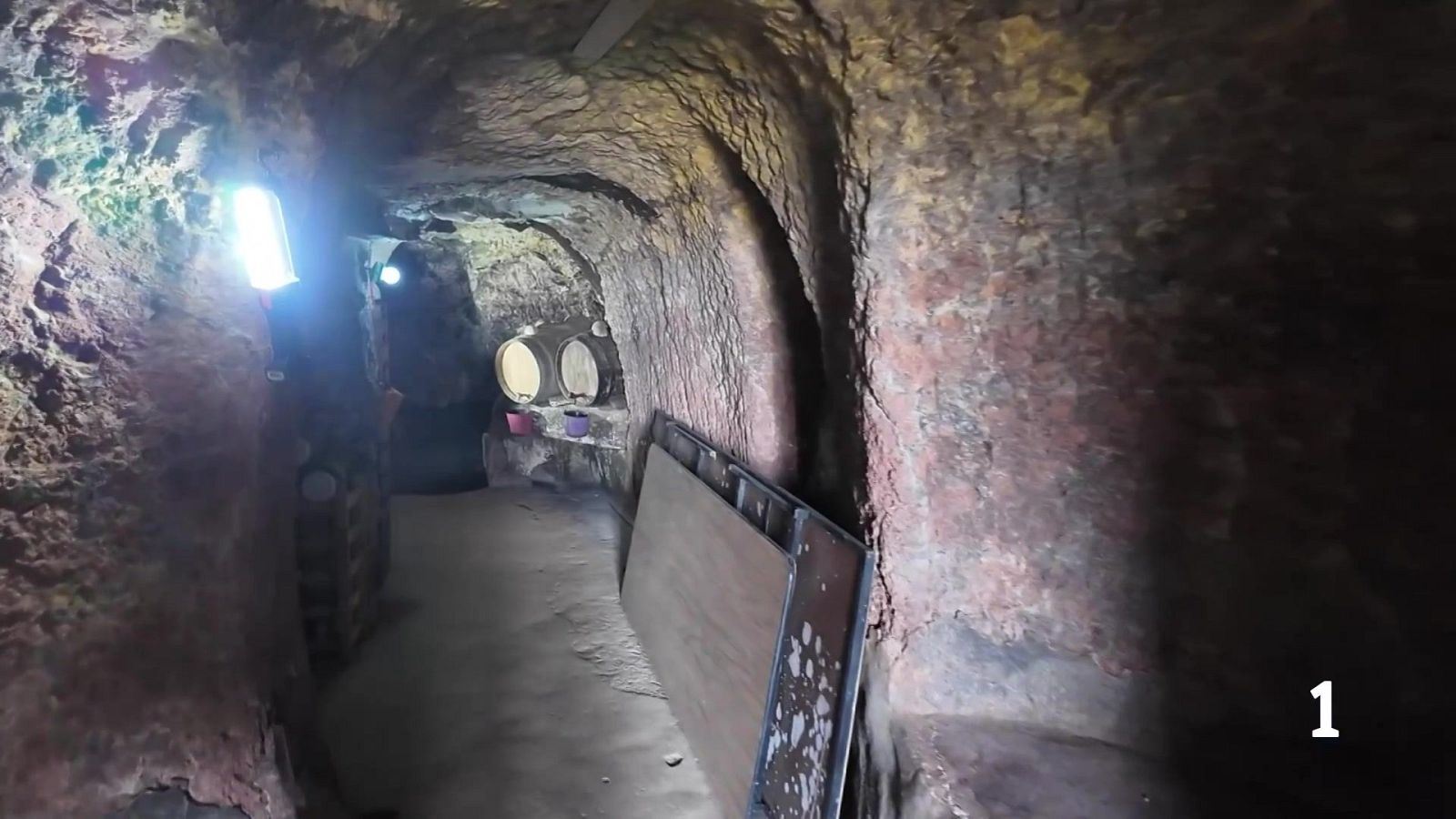 Alacón y sus 500 peculiares bodegas - Noticias Aragón | Ver