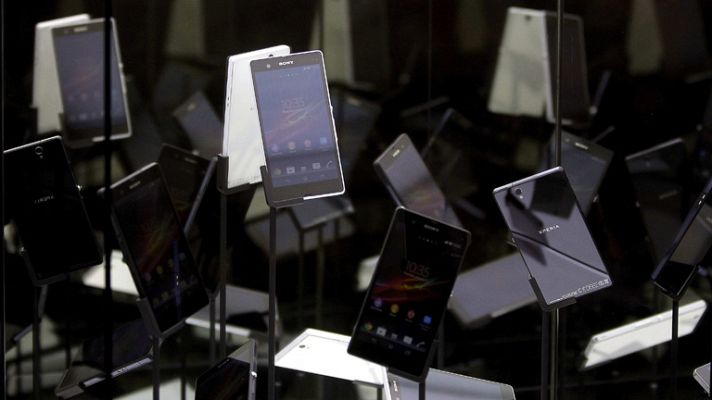 Telediario 1 - La importancia de reciclar los móviles