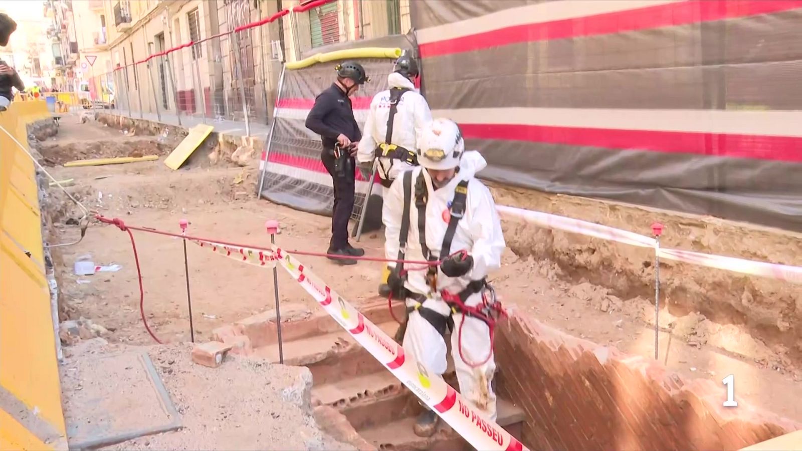 Descoberts tres accessos a refugis antiaeris de la Guerra Civil a Barcelona