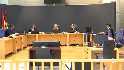 Los hechos habr�an ocurrido en el curso 2023-24. Seg�n la versi�n de la Fiscal�a, el profesor habr�a buscando la compa��a y cercan�a" de las tres v�ctimas en una red social a trav�s de la que se habr�a comunicado con ellas.