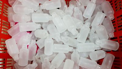 La Unión Europea prohibirá los envases unidosis de gel o champú a partir del 2030