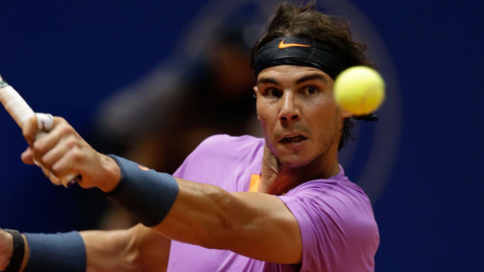 Rafa Nadal sigue mejorando su puesta a punto de cara a roland garros y por eso está en mexico para jugar el Torneo de Acapulco en tierra batida. Alli coincidirá con Ferrer, que es el cabeza de serie número uno por delante de Rafa, que es el numero do