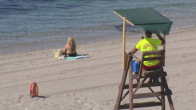 Las playas de Ceuta se ponen a punto para el verano - Noticias de Ceuta | Ver
