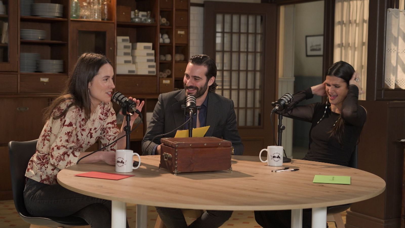 Cosas de palacio - Los sueños subidos de tono entre compañeros - Cosas de palacio | Ver